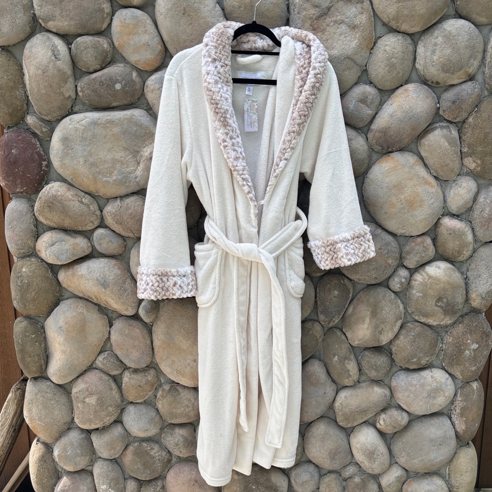 Carole Hochman Cream with Tan Faux Fur Trim Plush Robe
